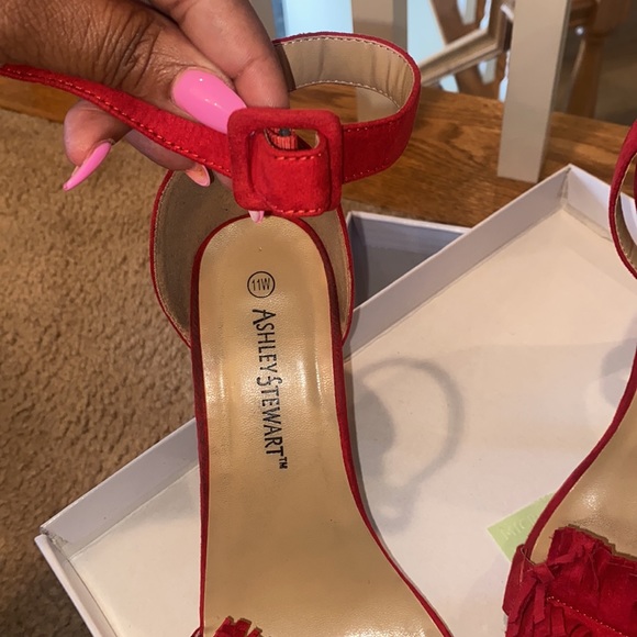 Red suede ruffle tassel sandals - Picture 3 of 7